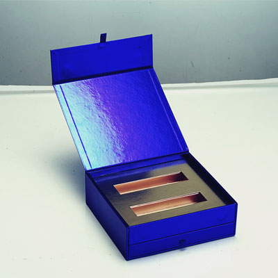 Kosmetik-Rigid Box mit Spiegel und Metallkappen